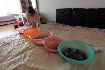祁阳楼上漏水，住户失联，小区没物管，业主维权难！律师来支招……